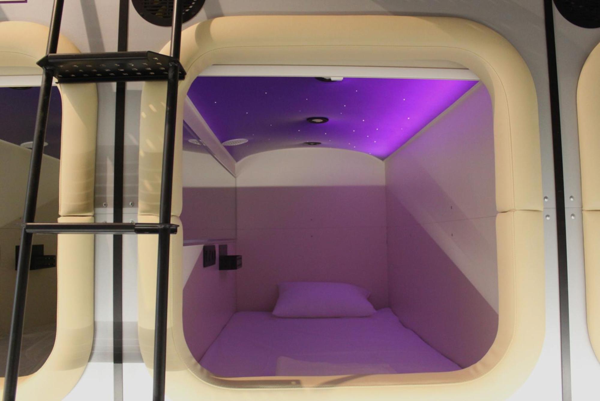 Av-3 Capsule Hotel Kiev Dış mekan fotoğraf