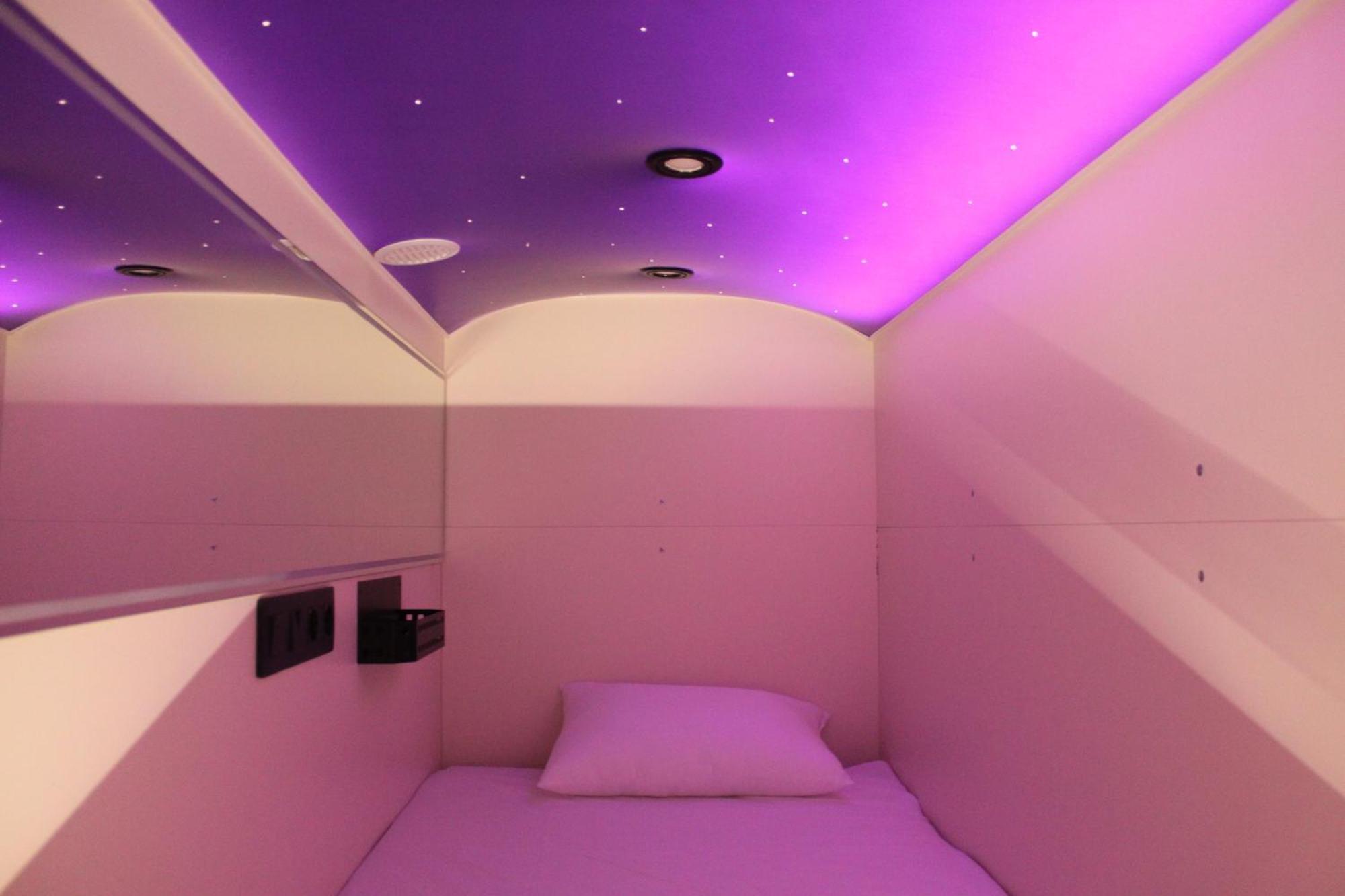Av-3 Capsule Hotel Kiev Dış mekan fotoğraf