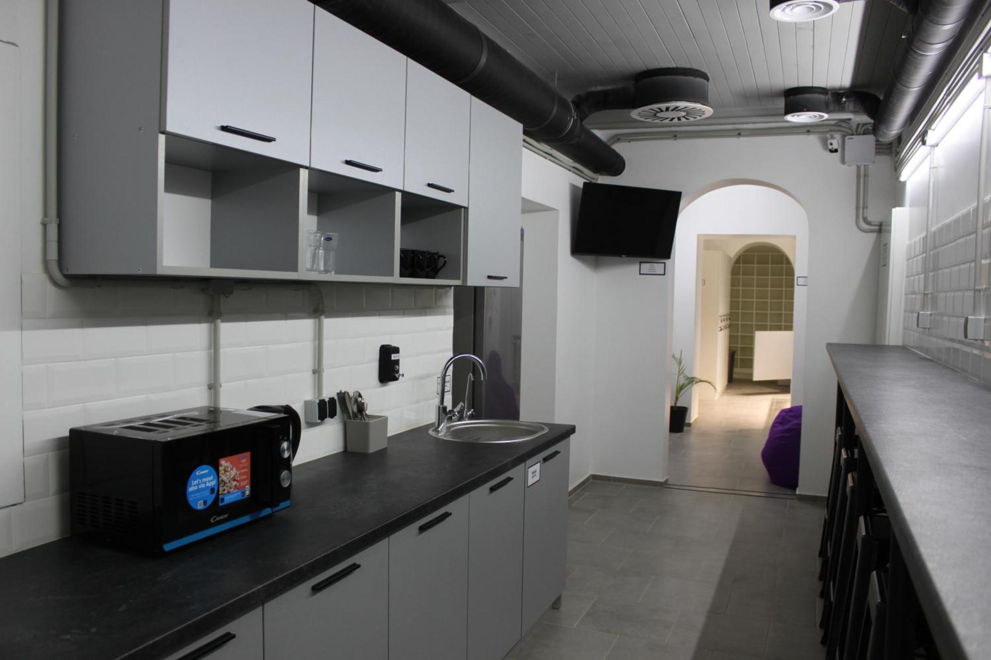 Av-3 Capsule Hotel Kiev Dış mekan fotoğraf